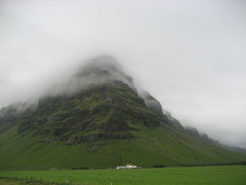 Mountain draped with clouds / Berg mit Wolken behangen