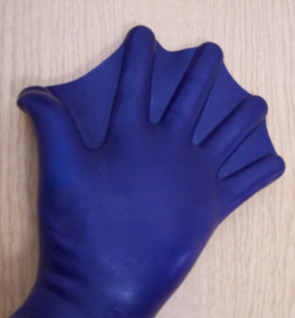 Webbed gloves for swimming